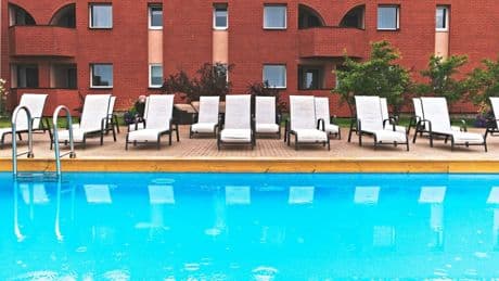 Me voy unos días a un hotel de vacaciones y lo tengo claro: en mi móvil no falta una VPN