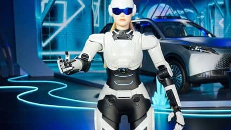 Llegan los robots humanoides para atenderte en los concesionarios de coches