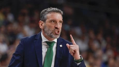 Rajadón de Ibón Navarro por el arbitraje contra el Real Madrid: "Me indigna que se le trate como a un mocoso"