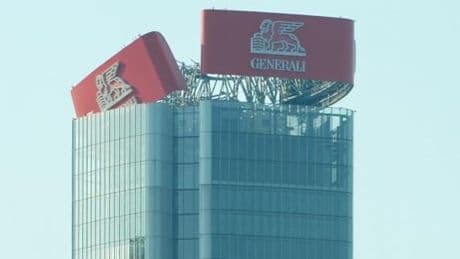 Milano, crolla l’insegna Generali sulla Torre Hadid: nessun ferito, area evacuata
