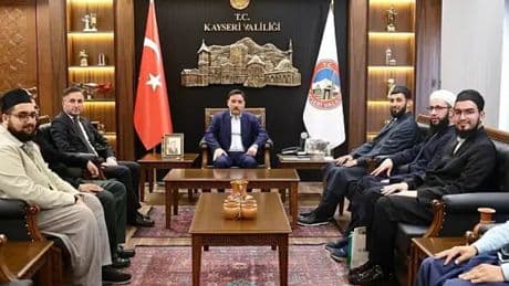 Kayseri Valisi Çiçek, İsmailağa Cemaat'ini makamında ağırladı