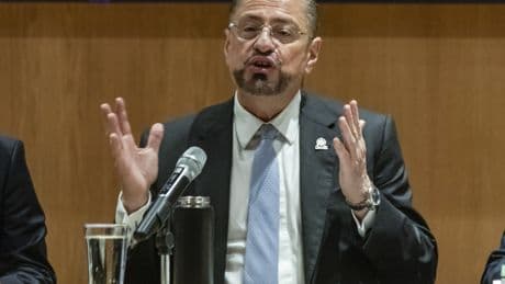 El presidente de Costa Rica denuncia un "intento de golpe de Estado judicial" para investigarlo por corrupción