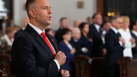 Karol Nawrocki es investido como nuevo presidente de Polonia