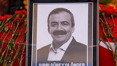Sırrı Süreyya Önder Zincirlikuyu Mezarlığı'nda son yolculuğuna uğurlandı