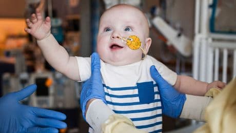 Hoffnung bei seltenen Erkrankungen - Baby schreibt Medizin-Geschichte
