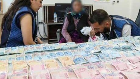 Dilenci değil seyyar banka! Üzerinden 75 bin TL çıktı
