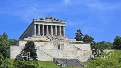 Nach romantischem Date - Mann (32) stürzt von der Walhalla in den Tod