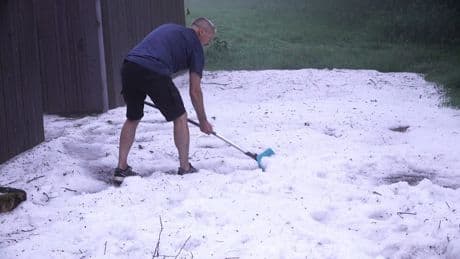 Tief Tim macht Tamtam - Schnee schaufeln im Juni!