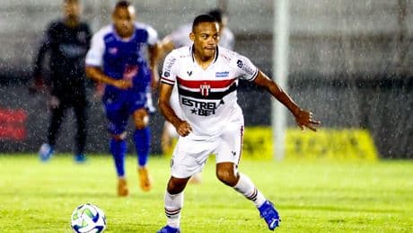 Foot : la Cour suprême brésilienne maintient Robinho en détention