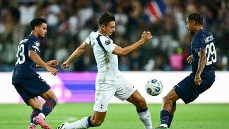 EN DIRECT | PSG-Tottenham : les Parisiens inquiétés mais Lucas Chevalier décisif une première fois
