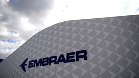 Embraer, le "petit" avionneur qui monte: le constructeur vend 55 avions à SAS et joue des coudes entre les géants Airbus et Boeing