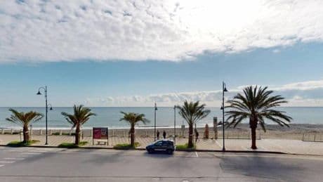 Albenga, è morto il bimbo che si era sentito male in spiaggia. Choc e rabbia. La famiglia vuole donare gli organi