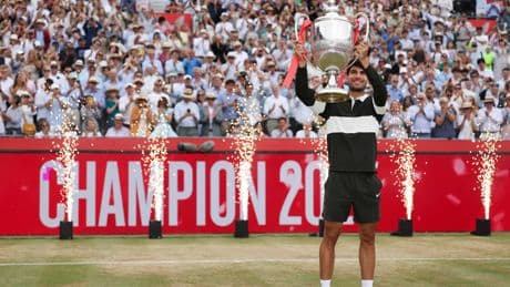 Alcaraz replica la crecida de Lehecka, gana en Queen's su quinto título del año y fortalece su candidatura para Wimbledon