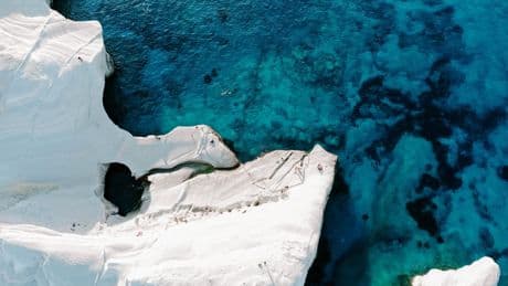 Pour protéger la «plage de la lune», Milos fait barrage à un projet hôtelier controversé