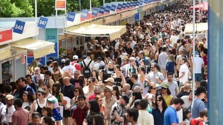 Libreros y editores auguran una buena Feria del Libro, a pesar de los cambios de horarios por el alto calor