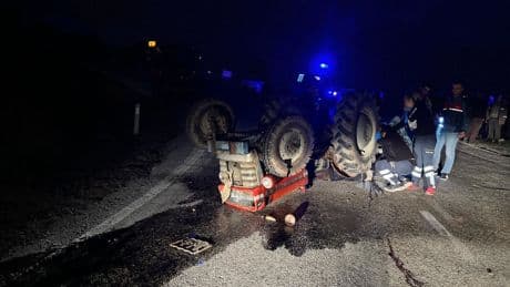 Devrilen traktörün altında kalan yaşlı sürücü hayatını kaybetti