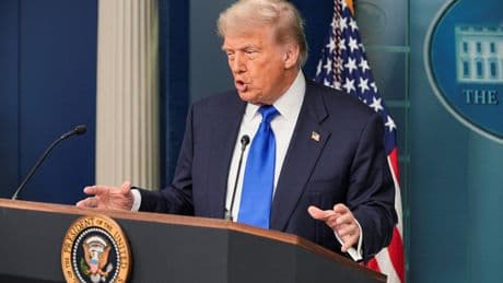 «Vous vous êtes pris une raclée» : Trump répond à Khamenei et dit qu’il bombardera l’Iran si de l’uranium continuait à être enrichi