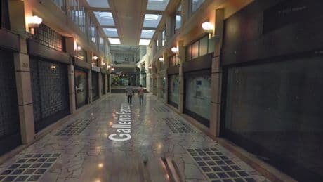 "Davamo colazioni gratis, ora abbiamo paura". La rabbia dei commercianti assediati