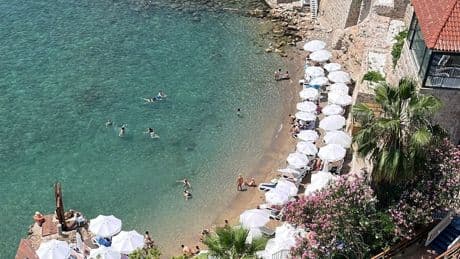 Antalya Valiliğine devredilen Mermerli halk plajında giriş ücreti tepkisi