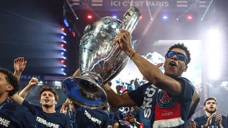 Golden Boy, Dou&eacute; vola sull&rsquo;onda Champions e Mondiale e Yamal trema. Irrompe Estevao, Yildiz insegue