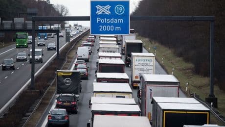 Staurisiko: Dichter Reiseverkehr und Stau auf Autobahnen erwartet
