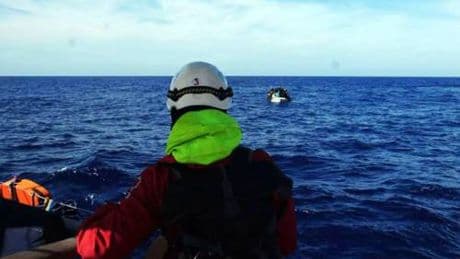 Scafisti senza pietà. Morti di sete due bimbi