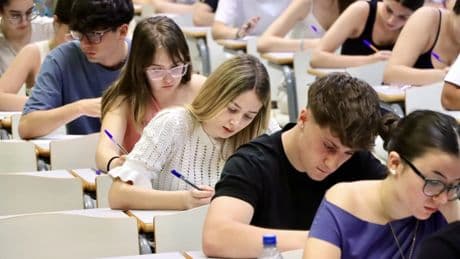 Un ingeniero, tras resolver el examen de Matemáticas II de la PAU en Madrid: &quot;Lo siento por los chavales&quot;