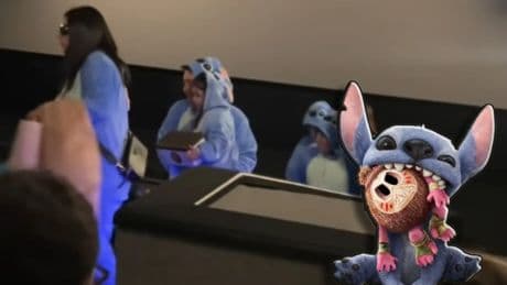 Una familia se disfraza para ver &#039;Lilo y Stitch&#039;, sorprende al cine... y este es el significado de &#039;Ohana&#039;