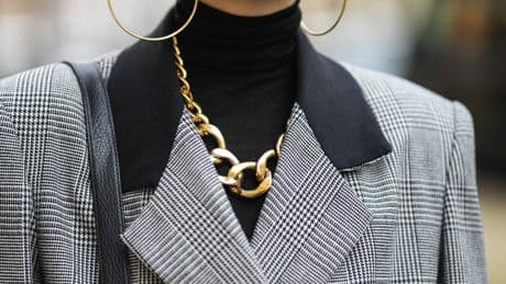 4 jewelry trends that are in this summer and 4 that are out, according to jewelers and stylists