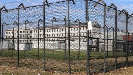 Correctional Service of Canada conducting internal investigation following death of a Kingston officer