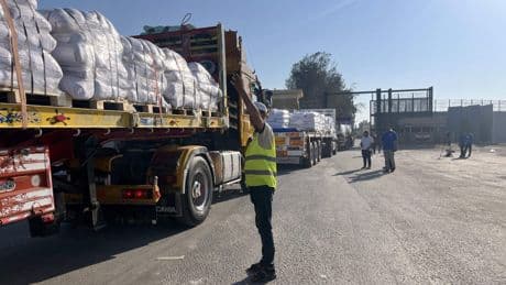 LIVE | Colonne van honderd vrachtwagens met hulpgoederen bereikt Gaza