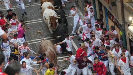 Seis heridos por contusiones en un primer encierro de San Fermín 2025 marcado por las caídas de mozos y toros