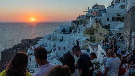 Les Grecs craquent sous le poids du tourisme : “Ce n’est plus tenable”