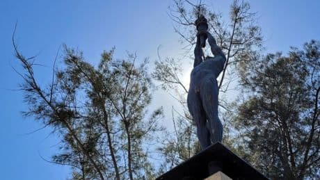 El homenaje tardío y copiado a Ferrer i Guàrdia
