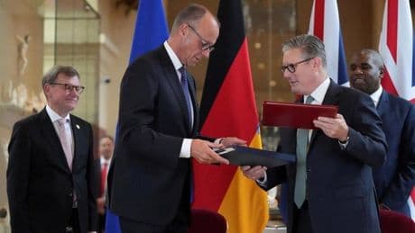 Alemania y el Reino Unido pactan su mutua defensa y la lucha contra la migración ilegal