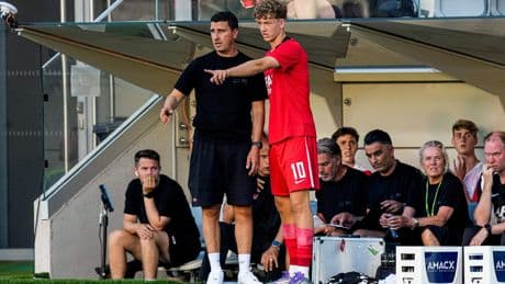 AZ-trainer Maarten Martens wil revanche tegen Ilves Tampere: ’Beleving, passie en kwaliteit laten zien’