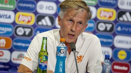 Andries Jonker hecht veel waarde aan steun ex-baas Louis van Gaal: ’Hij doorziet dingen uitermate goed’