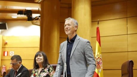 Ander Gil renuncia a su acta de senador para iniciar una nueva etapa en el sector privado