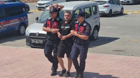 Bodrum'da düzensiz göçmen operasyonu: Kaçakçı ile 15 kişi yakalandı