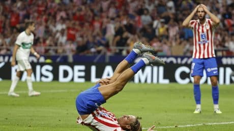 Un Atleti de fogueo vuelve a tropezar: el Elche rasca un empate en el Metropolitano (1-1)