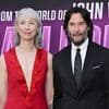 Paar wirkt wie frisch verliebt: Keanu Reeves hält Händchen auf Premiere-Teppich