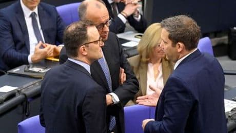 Kanzlerwahl News: Friedrich Merz düpiert, Fraktionen verhandeln über neuen Termin