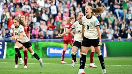 Zweiter Turniersieg: "Mentalitätssieg" und Schweden-Hilfe: DFB-Team in K.o.-Runde