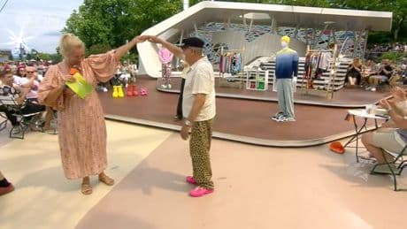 "Darf Sie anbaggern": Andrea Kiewel startet Flirtversuch im ZDF-"Fernsehgarten"