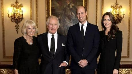 Las reglas y tradiciones de la familia real británica que parecen “sacadas de una novela”: “Para evitar intoxicaciones o usos indebidos de su firma”