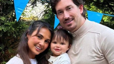 Influencer Joan (30) verloor zichzelf na heftige bevalling: ’Ik was mijn identiteit kwijt’