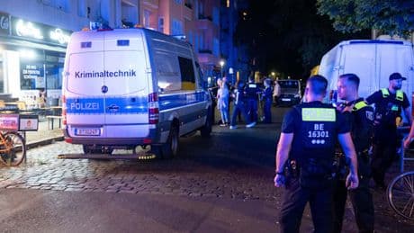 40 bis 60 Menschen bei Massenschlägerei – ein Mann tot