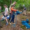 De kinderen op het bushcraftkamp kijken niet op van een schram meer of minder