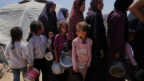 Humanitäre Notlage: Augenzeugen: Erste Hilfsgüter erreichen Menschen in Gaza