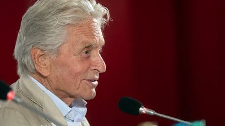 "Je ne veux pas être un de ces acteurs qui meurent sur un plateau": Michael Douglas ne tournera plus